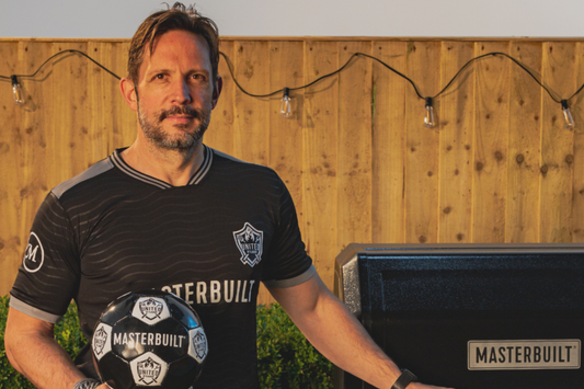 Sichere dir ein gratis Supporters Kit zu deiner neuen Masterbuilt Gravity Series