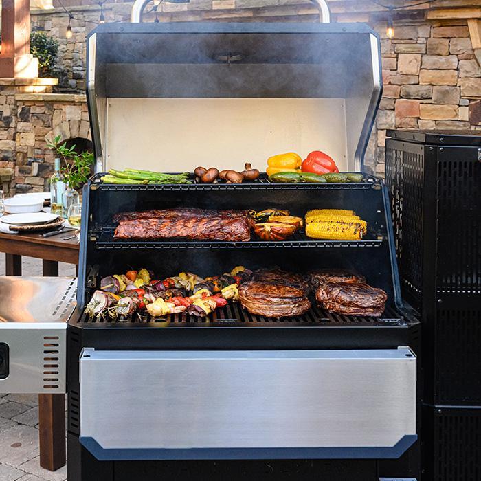 Masterbuilt Gravity Series 1050 BBQ + Smoker filled with grilled food
